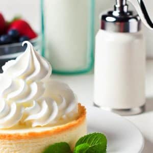 Cheesecake with Whipped Cream Using Cream Chargers